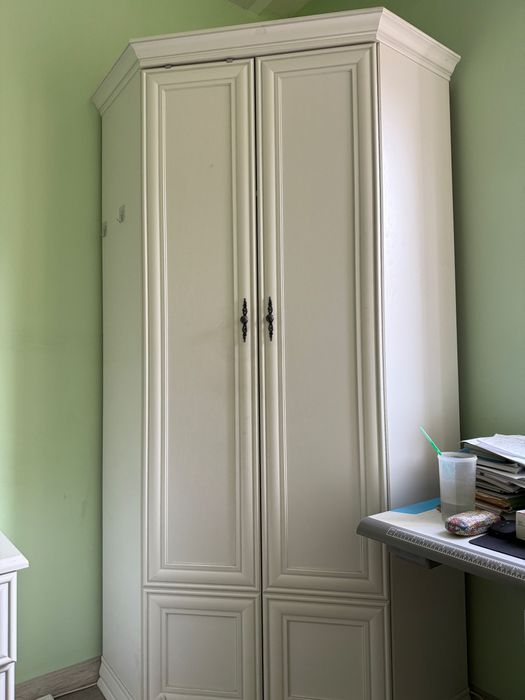 Шкаф угловой и стол