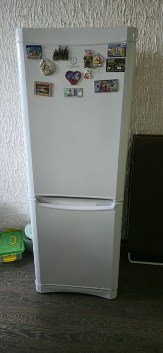 Продам холодильник Indesit
