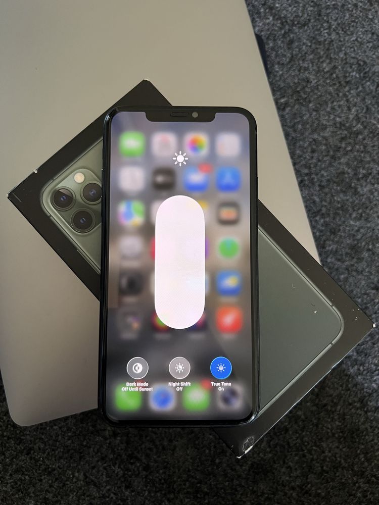 iPhone 11 pro max 83%