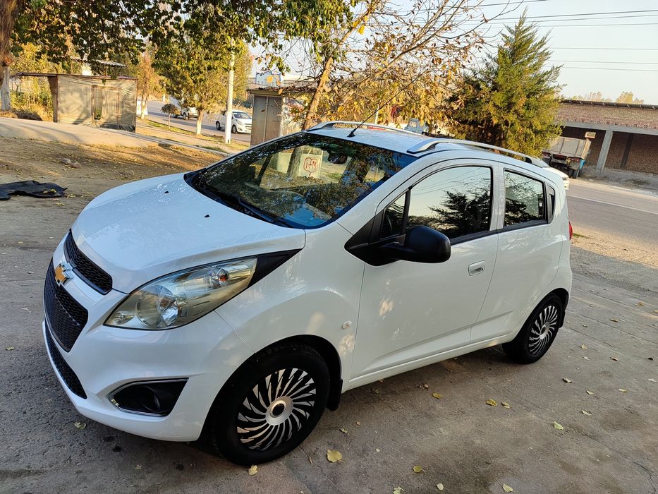 Spark sotiladi kraskasi pachti toza 2 ta kichkina petno bor