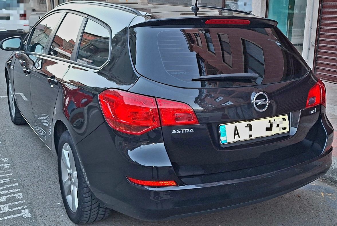 Opel Astra J sports tourer 1.7 cdti/ Опел Астра комби