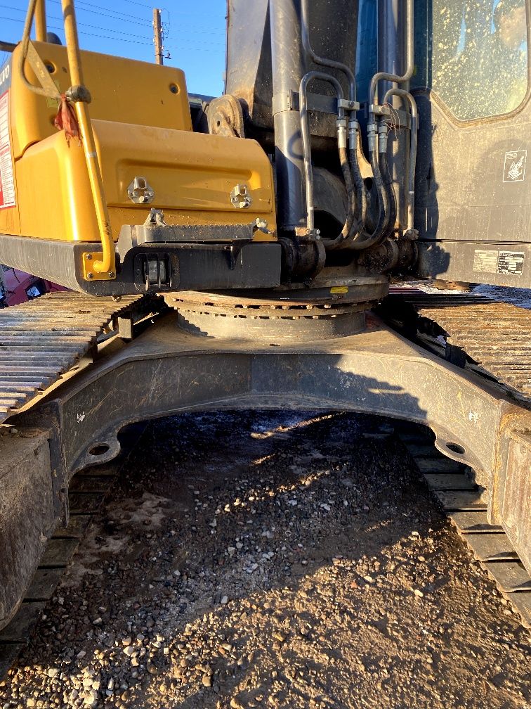 Gusenichniy ekskavator sotiladi VolvoEC220D  2019 yil