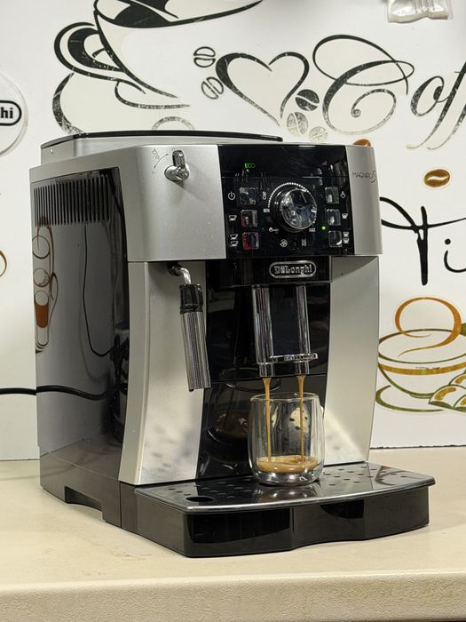 Кафемашина кафе автомат delonghi magnifica S с гаранция