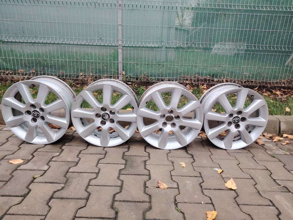 Vând jante originale Toyota pe 16