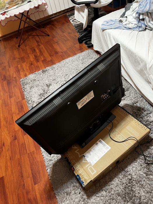 Vand tv Toshiba 80 cm cu cutie Urgent