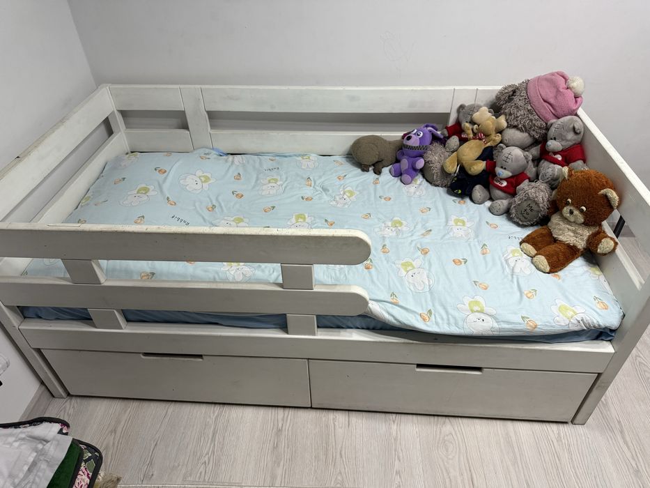 Продам детскую деревянную кровать