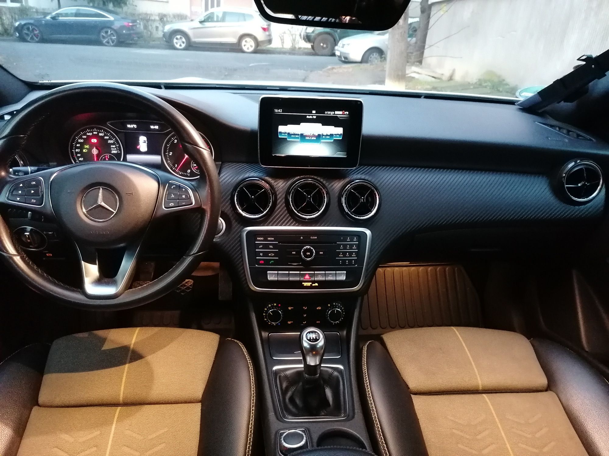 Vând Mercedes GLA 2017