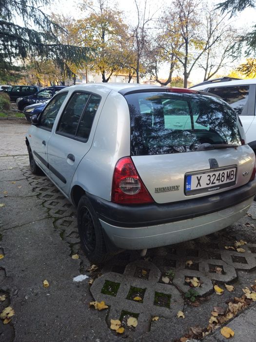 Продавам Рено Клио