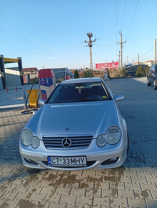 Vând Mercedes C200 CDi