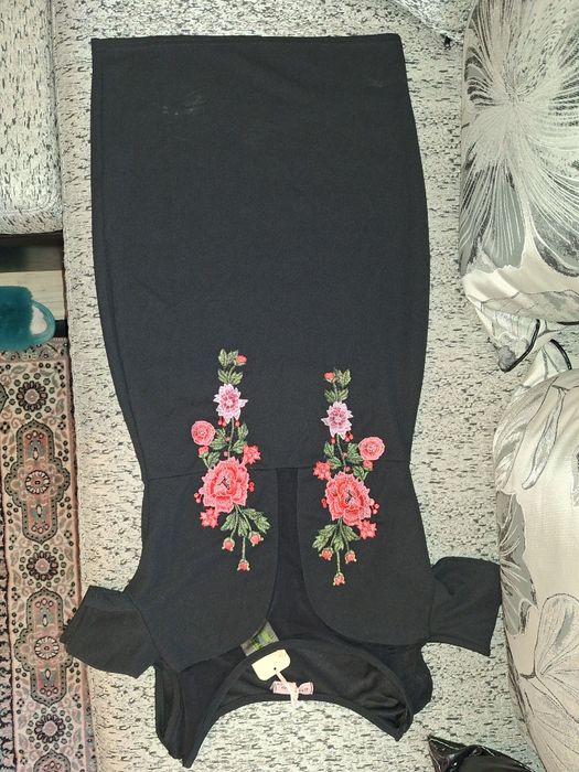 Рокля с бродерия