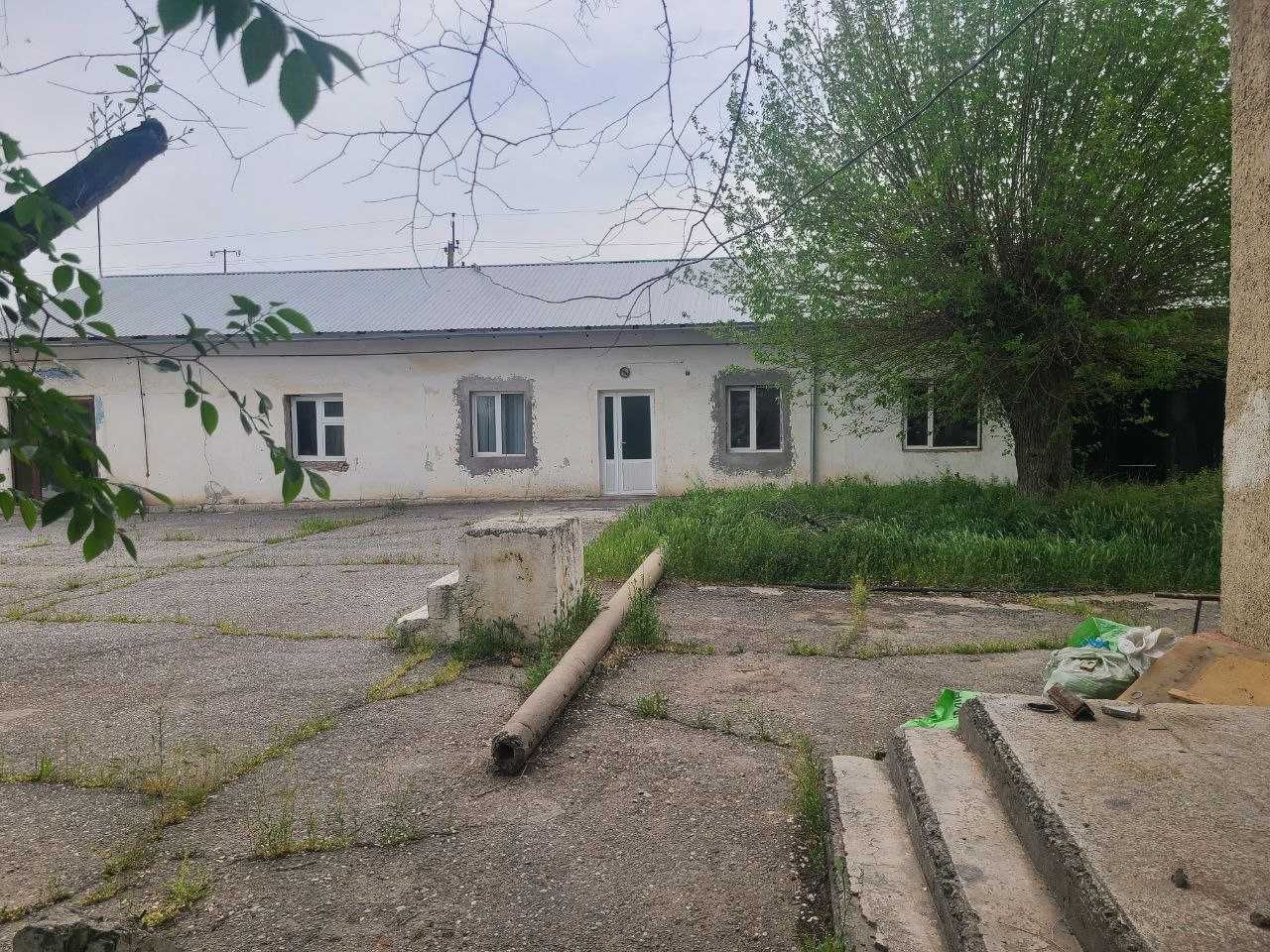 Sirdaryo viloyati Yangiyer shahrida Dispecher bino inshoatlar sotiladi