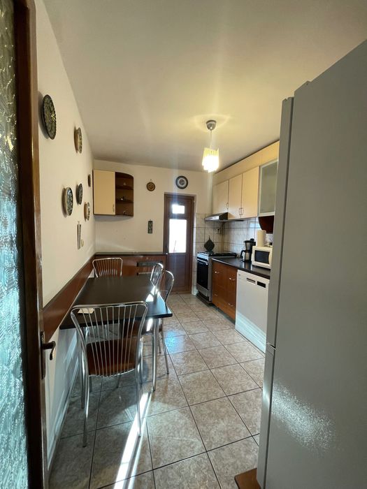 Inchiriez ap 3 camere decomandate in centru