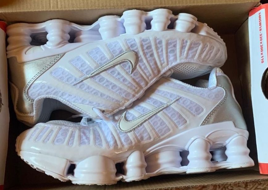 Vand adidasi nike shox cu cutie