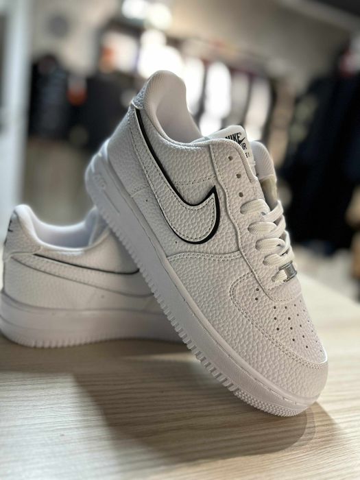 Adidasi Nike airforce 1.