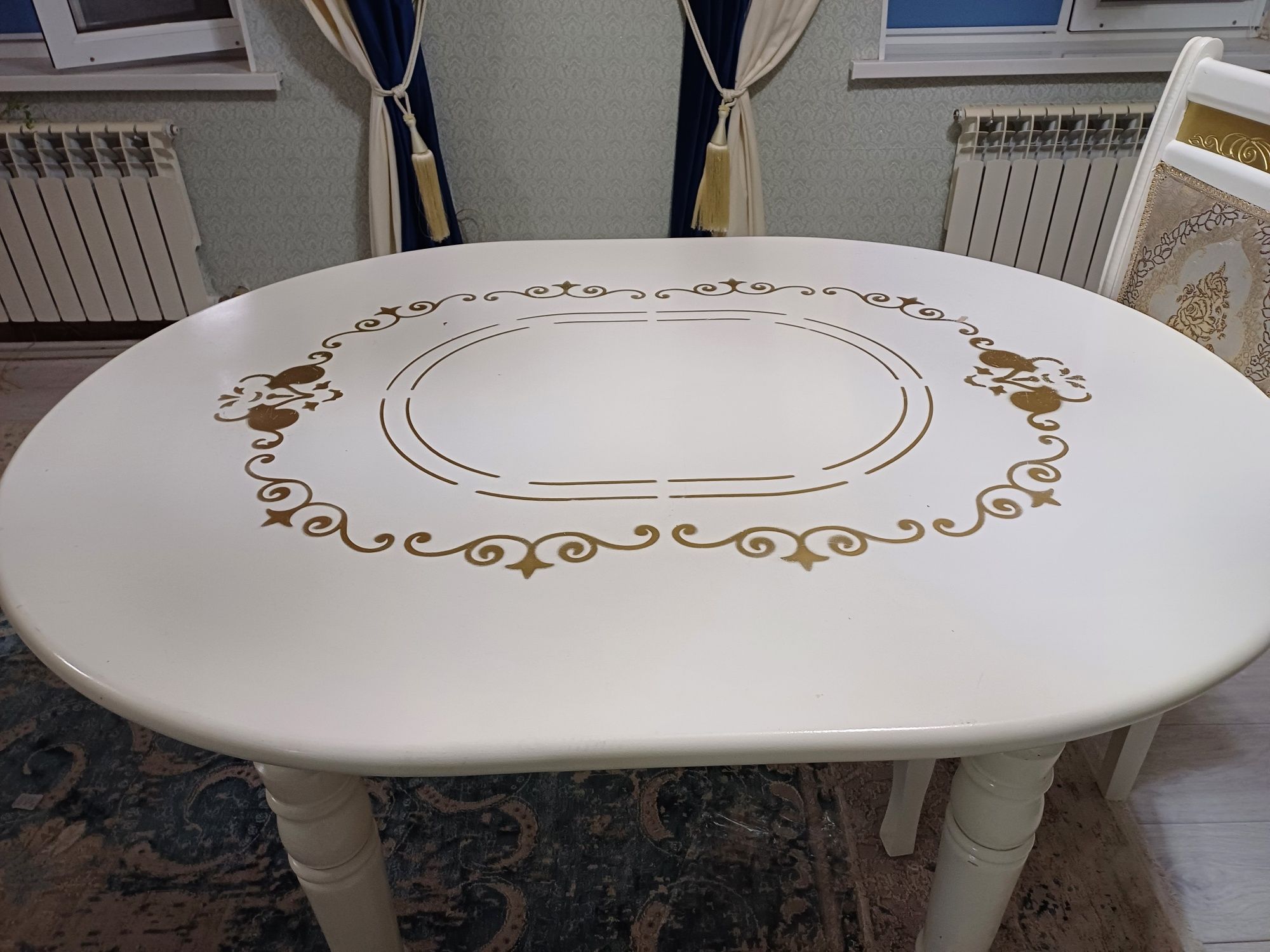 Стол стулья стенка