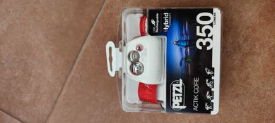 Нов челник PETZL Actik Core 350