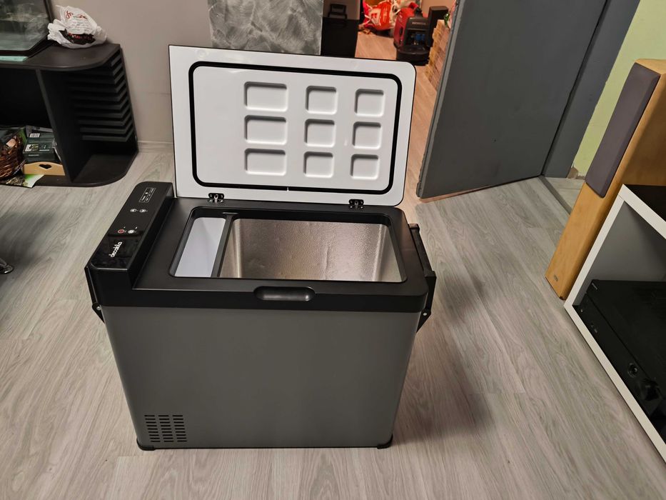 Преносим компресорен хладилник фризер 12V 220V