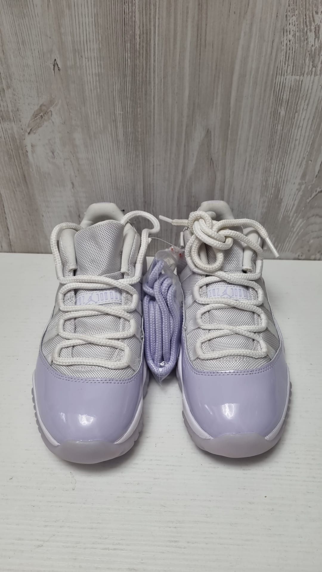 Nike Air Jordan 11 Retro Low Pure Violet marime 37.5