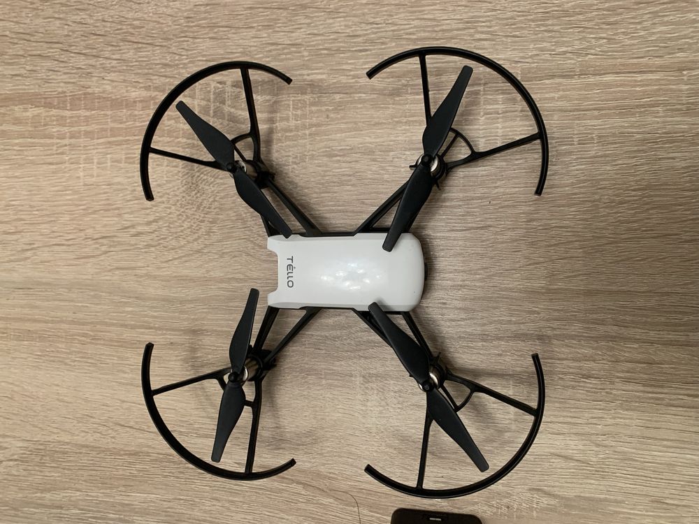 Drona cu 3 acumulatori