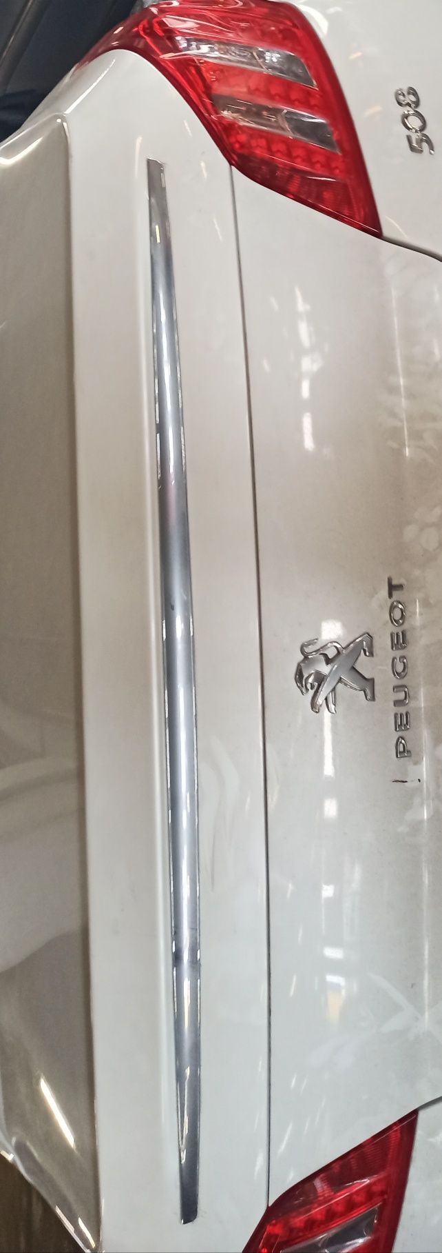 Лайсна заден капак пежо 508, Peugeot