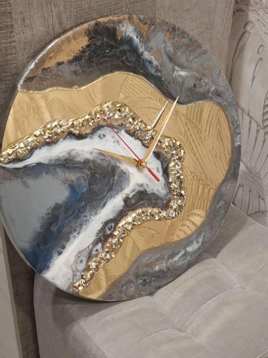 Часы с зеркальной вставкой