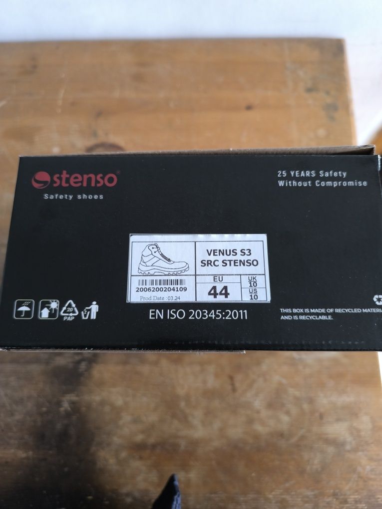 Продавам seafty shoes StensoVenus S3