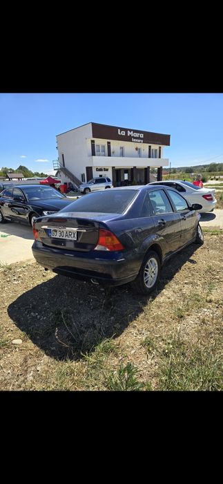 Vând Ford focus lovit