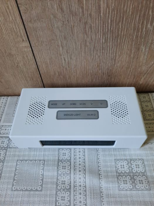 Ceas digital cu radio FM, Atlas ( Franta)