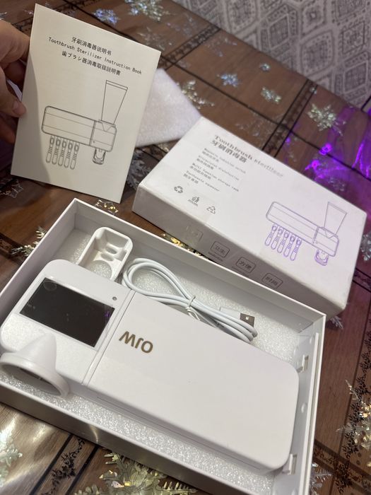 Ультрафиолетовая лампа для зубных щеток и выжиматель зубной пасты