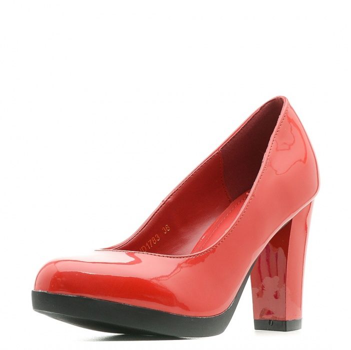 Красные лаковые туфли