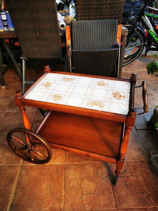 Vand masa cu roti din lemn masiv gheridon cu blat de faianta