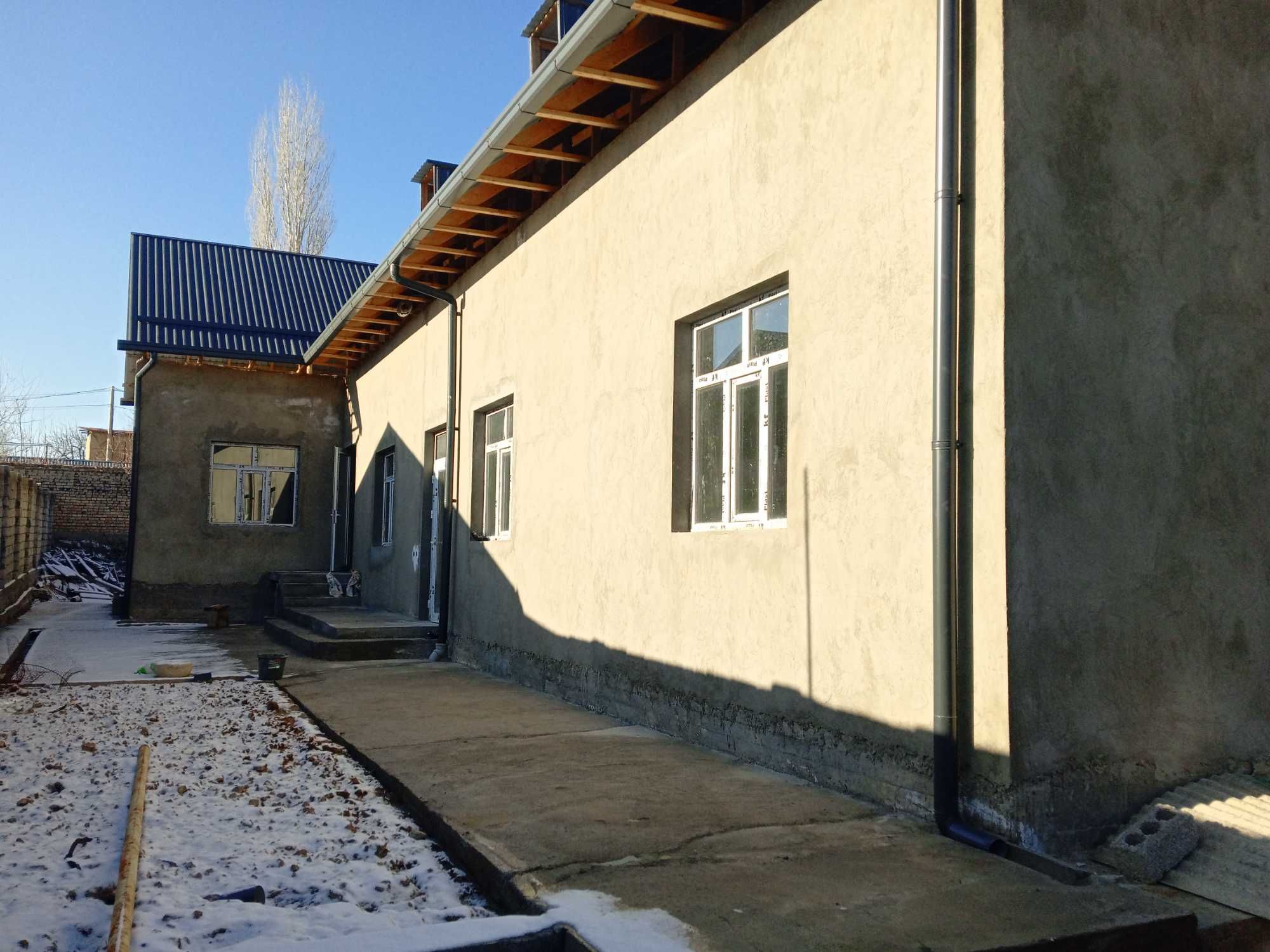 Чирчиқ шаҳар химпоселкада уй сотилади 5 сотик, 5 хона янги қурилган