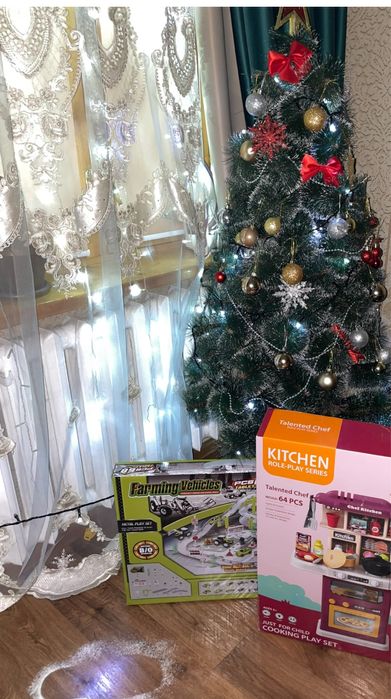 Продам елку без игрушек