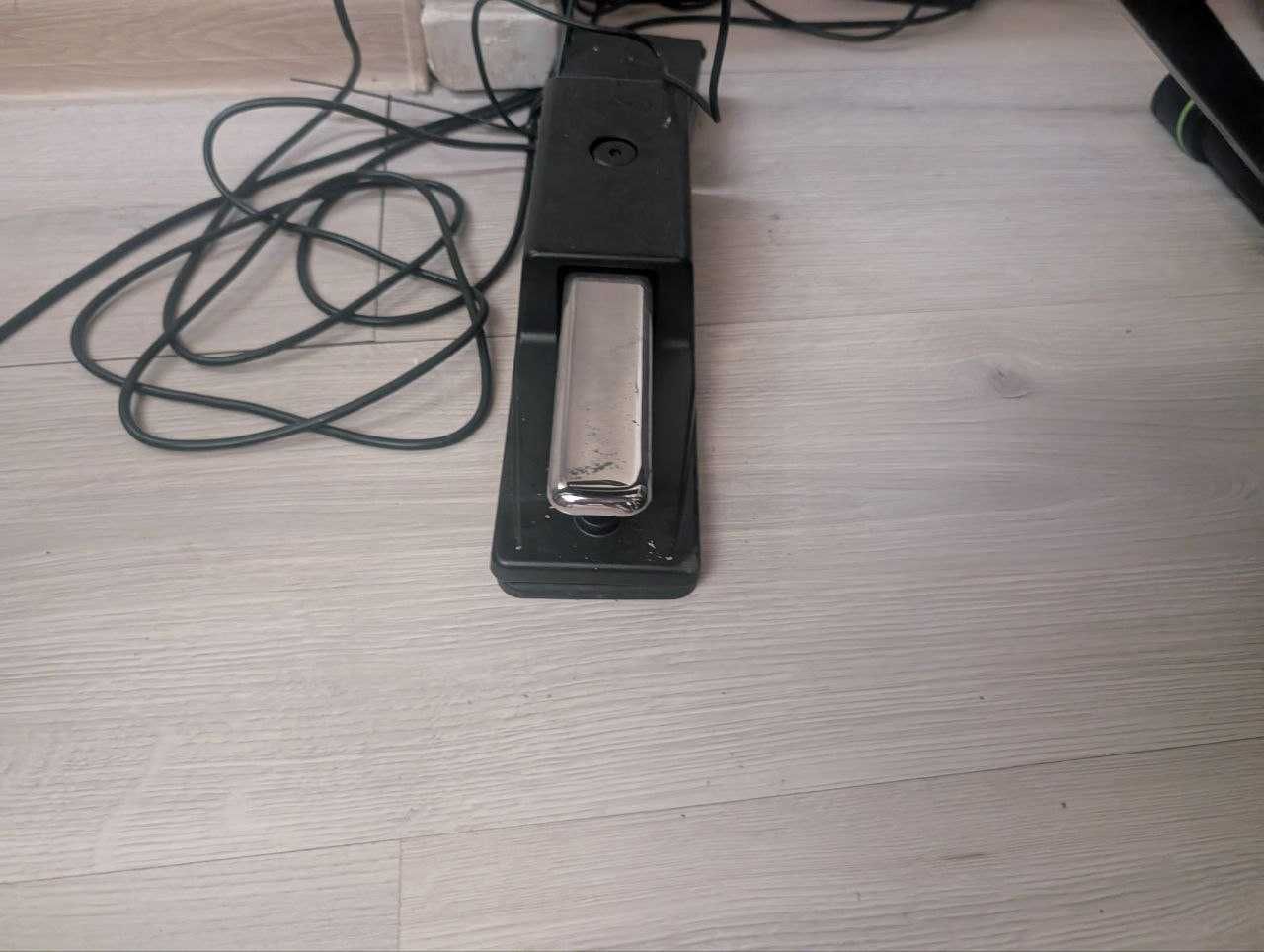 Roland FP10 со стойкой, педалью и наушниками