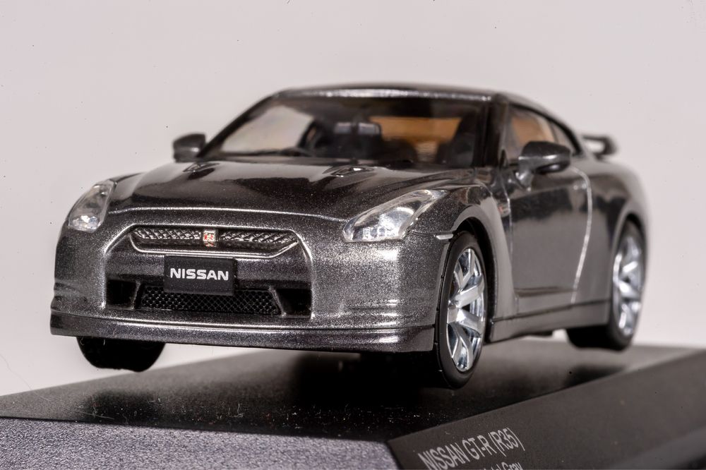 1/43 nissan gt-r r35 - kyosho