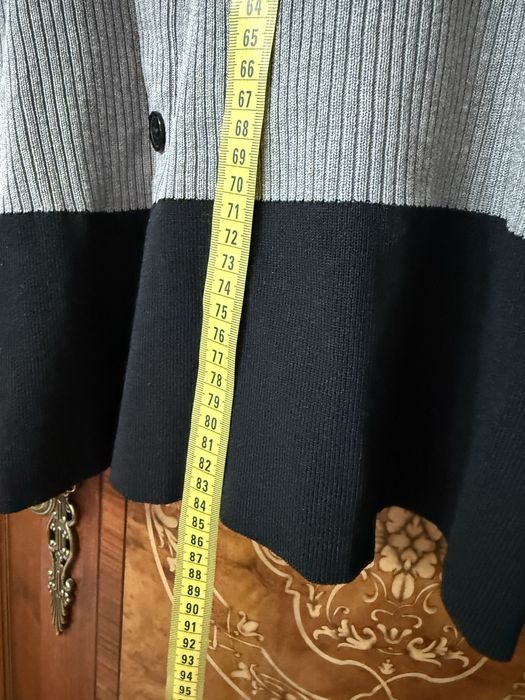 продам новое платье, трикотажное, отличное качество доина 85 см