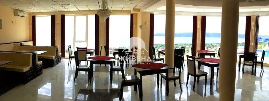 Отдавам под наем къща/ хотел в района на Бриз, РЗП: 850 кв.м