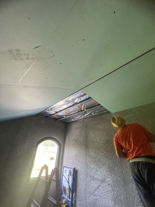 Realizam lucrari interioare