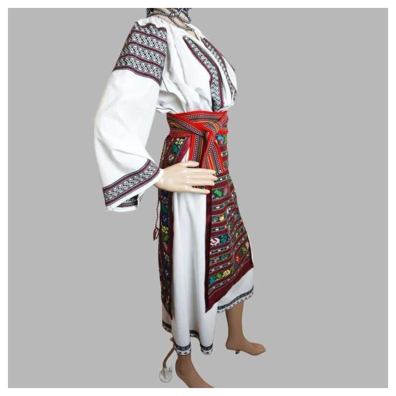 Costum popular vechi autentic lucrat manual masura M