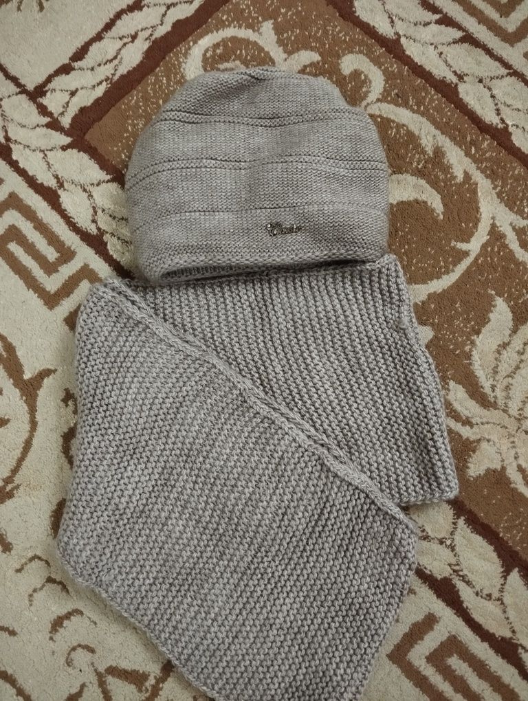 Зимняя куртка жилетка шапка с шарфом