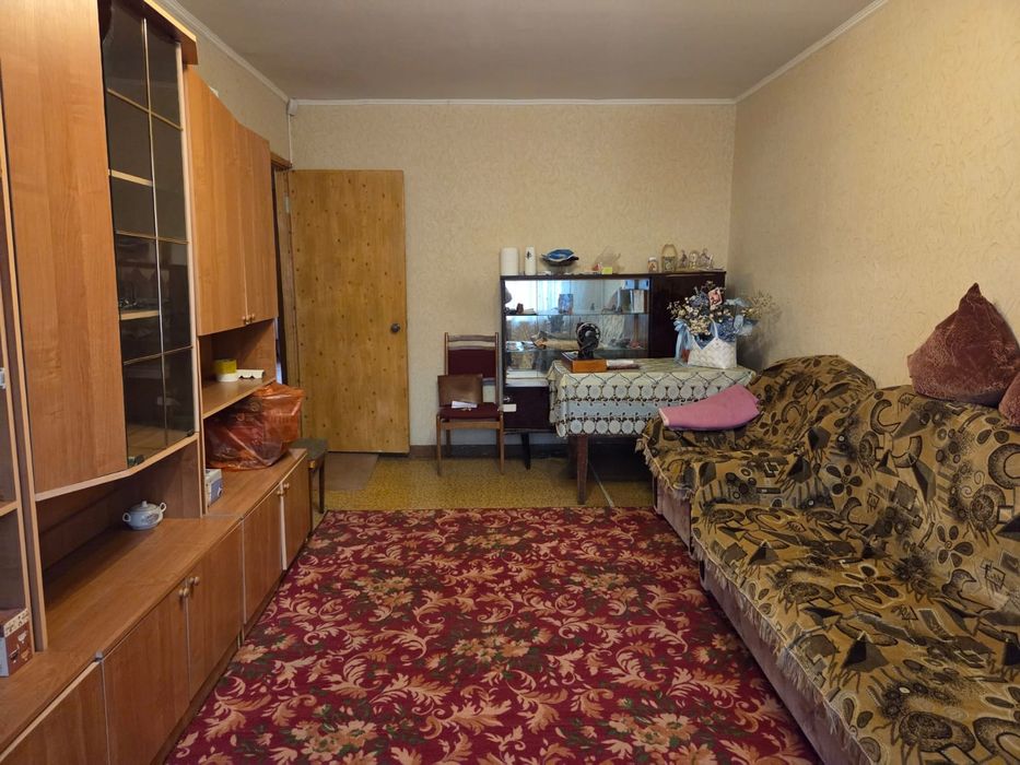 3-комн., 1 этаж, 4 мкр.