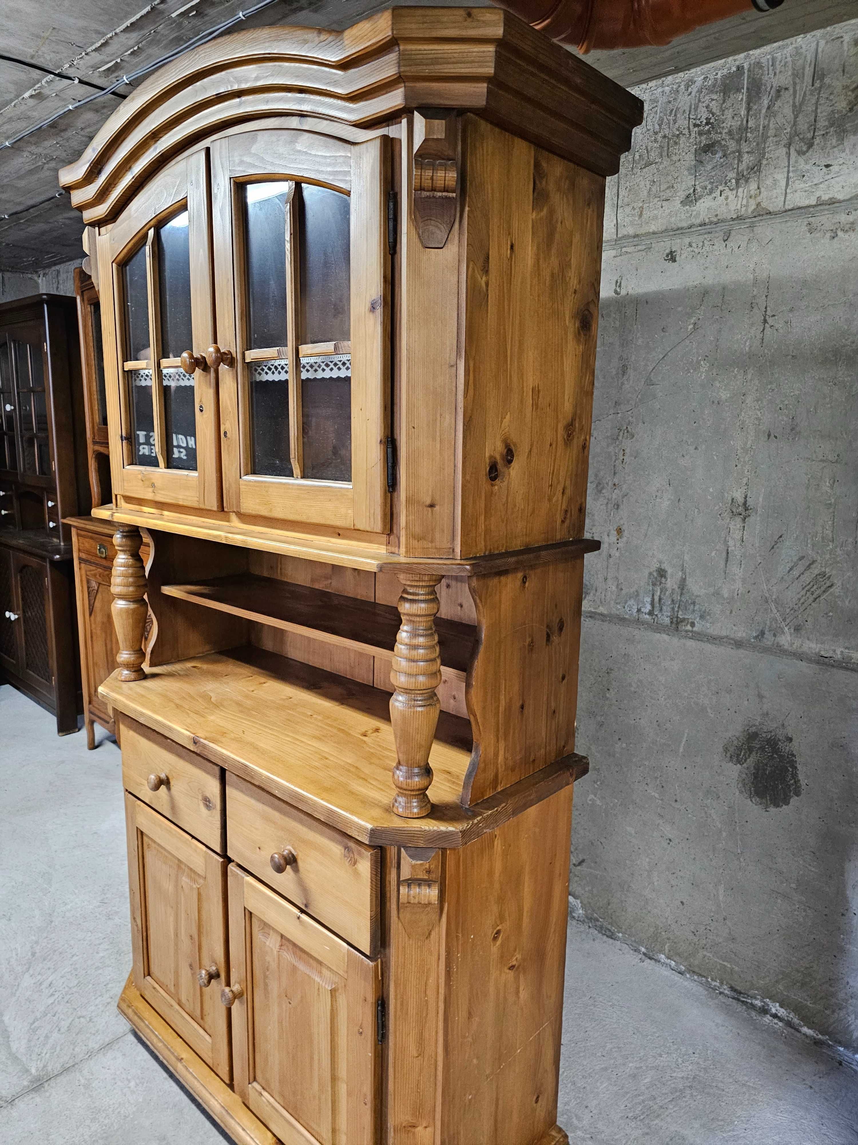 Трапезен шкаф в стил Рустик от масив