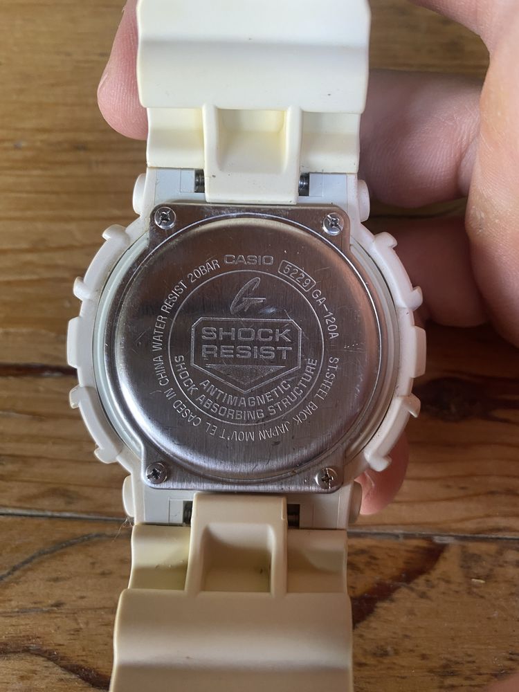 Casio G-SHOCK часовник