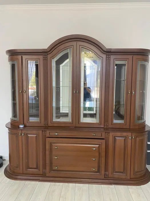 Сервант орех оригинал