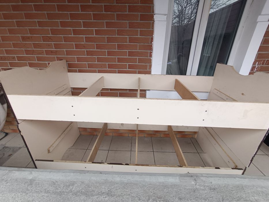 Кровать отдам даром