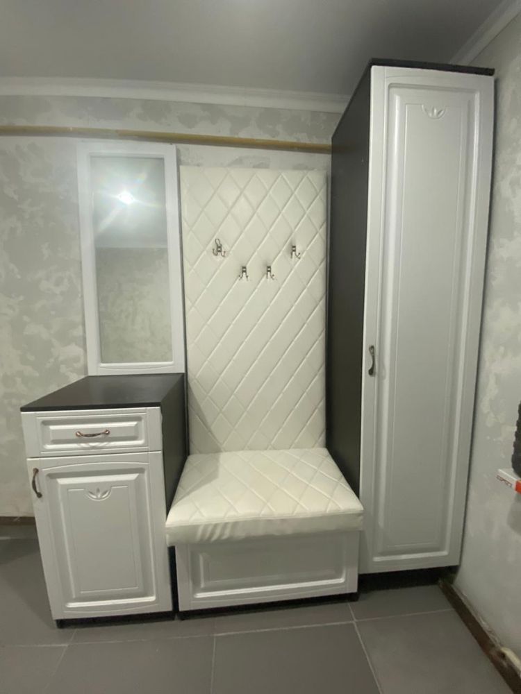 Прихожая продам срочно