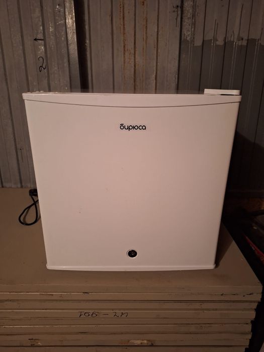 Продам мини холодильник Бирюса