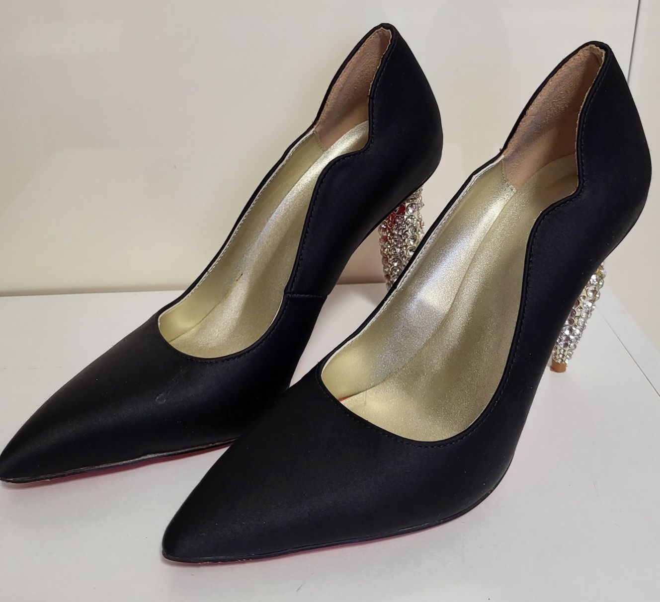 Pantofi negri satin stiletto piele naturala talpa roșie