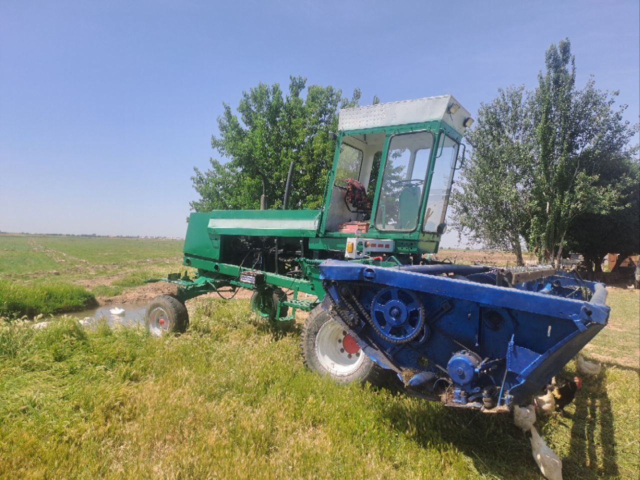 Traktor sotiladi