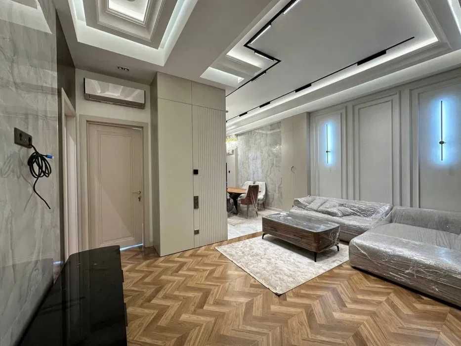 Жк Казахстан-Сдается новая 3-х комнатная в элит комплексе!